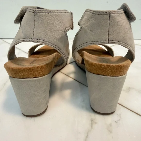 Lucky Brand Konoa Women’s 6.5 Light khaki stone leather ankle strap wedge sandal - Picture 4 of 10